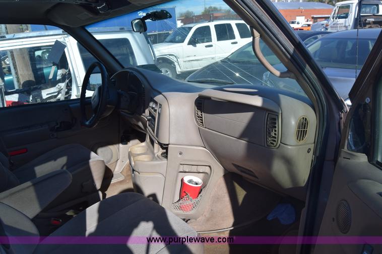 image for item K4912 2001 GMC Safari van