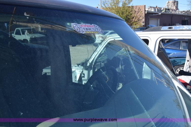 image for item K4912 2001 GMC Safari van