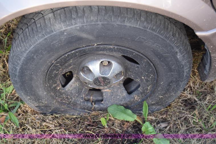 image for item K4912 2001 GMC Safari van