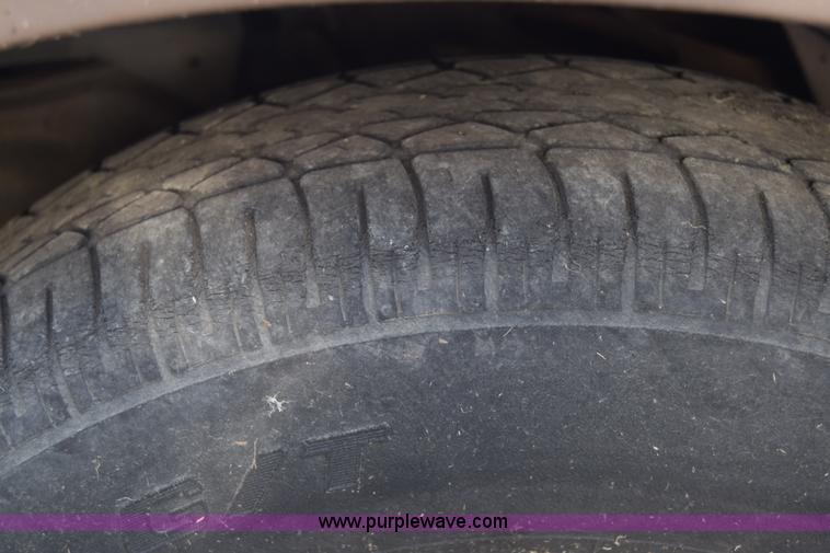 image for item K4912 2001 GMC Safari van