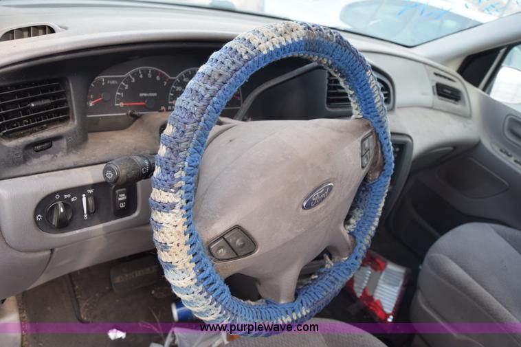 image for item K4923 2002 Ford Windstar SE van