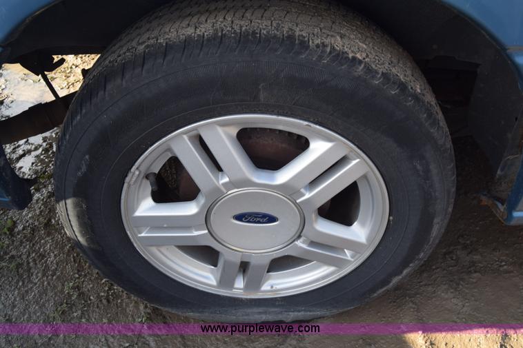 image for item K4923 2002 Ford Windstar SE van