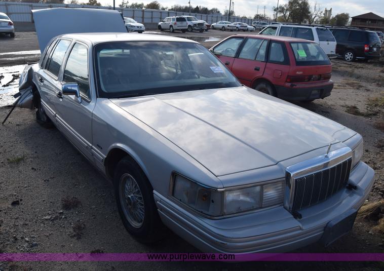 image for item K4924 1991 Lincoln Town Car Executive