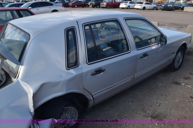 image for item K4924 1991 Lincoln Town Car Executive