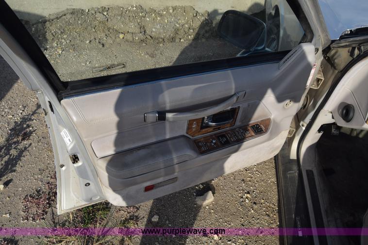 image for item K4924 1991 Lincoln Town Car Executive