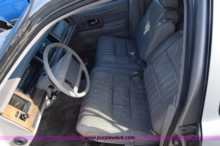 image for item K4924 1991 Lincoln Town Car Executive