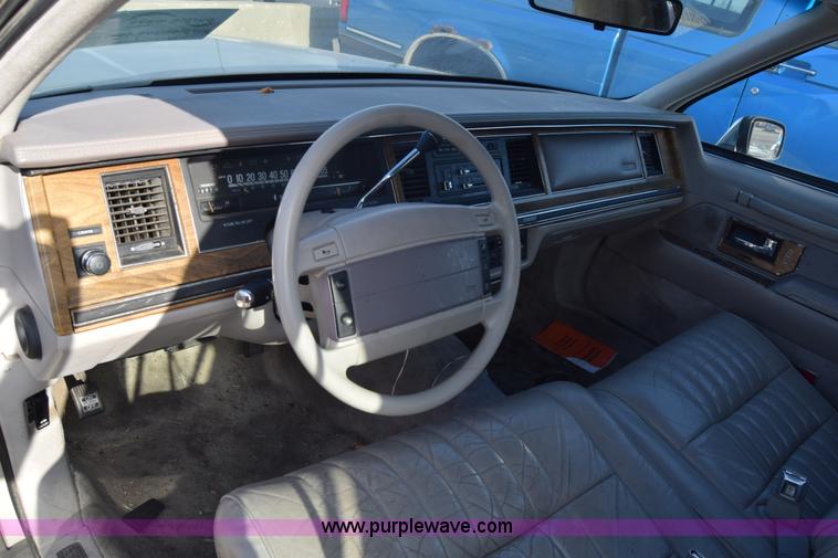 image for item K4924 1991 Lincoln Town Car Executive