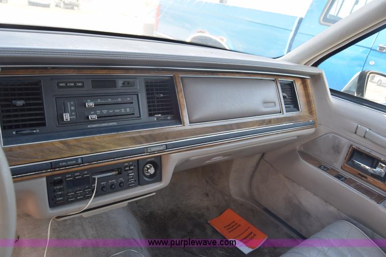 image for item K4924 1991 Lincoln Town Car Executive