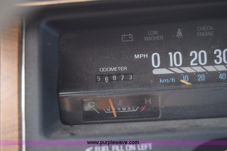 image for item K4924 1991 Lincoln Town Car Executive