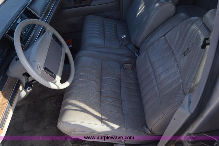 image for item K4924 1991 Lincoln Town Car Executive