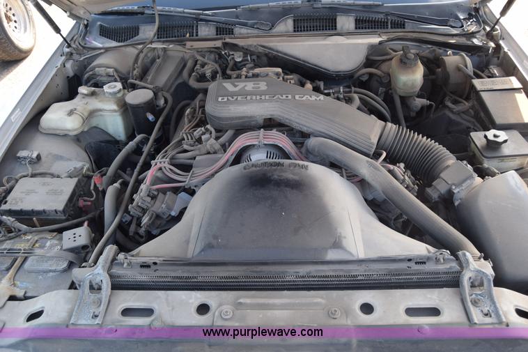 image for item K4924 1991 Lincoln Town Car Executive