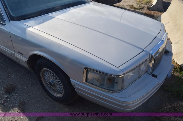 image for item K4924 1991 Lincoln Town Car Executive