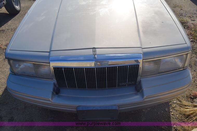 image for item K4924 1991 Lincoln Town Car Executive