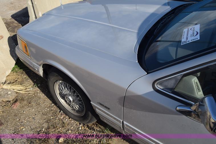 image for item K4924 1991 Lincoln Town Car Executive