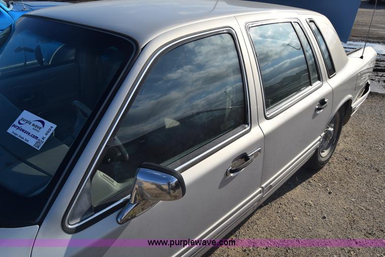 image for item K4924 1991 Lincoln Town Car Executive