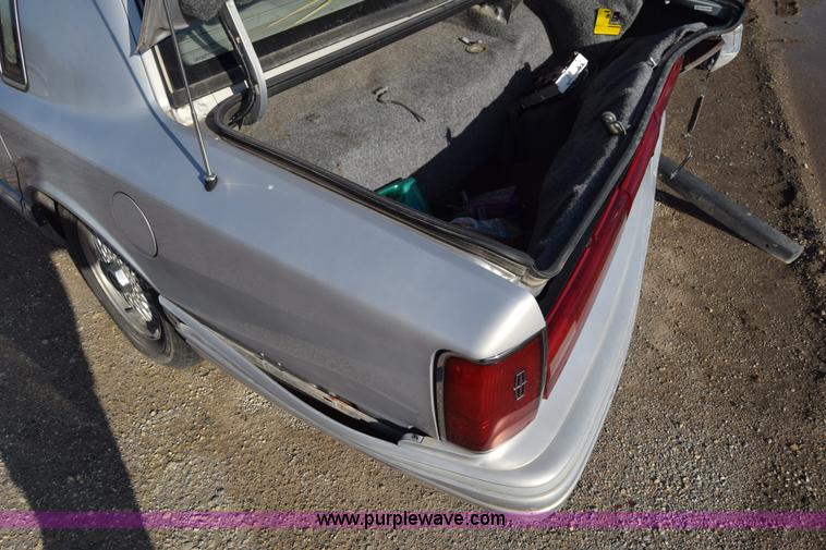 image for item K4924 1991 Lincoln Town Car Executive