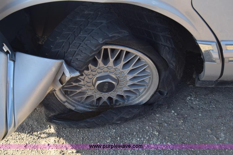 image for item K4924 1991 Lincoln Town Car Executive