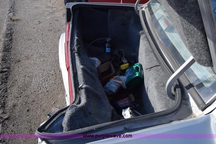 image for item K4924 1991 Lincoln Town Car Executive