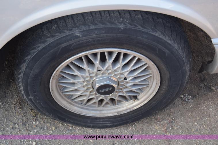 image for item K4924 1991 Lincoln Town Car Executive
