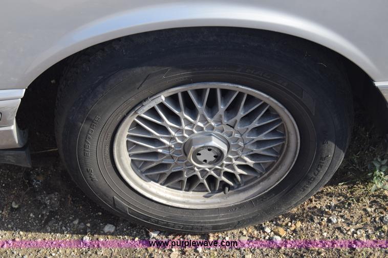 image for item K4924 1991 Lincoln Town Car Executive