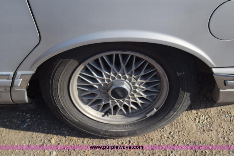 image for item K4924 1991 Lincoln Town Car Executive