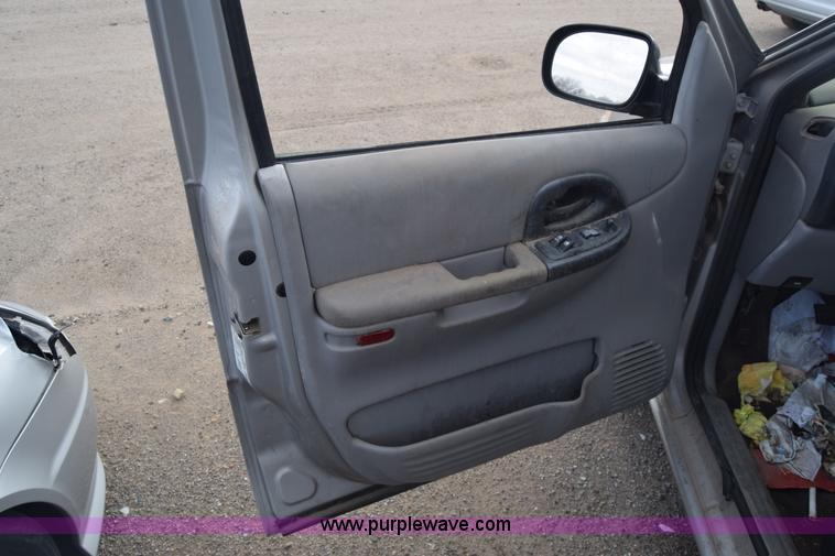 image for item K4928 2004 Chevrolet Venture van