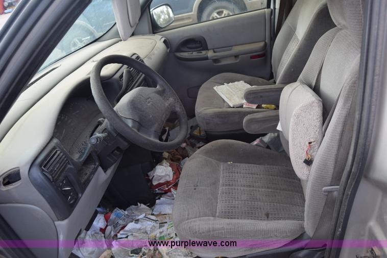 image for item K4928 2004 Chevrolet Venture van