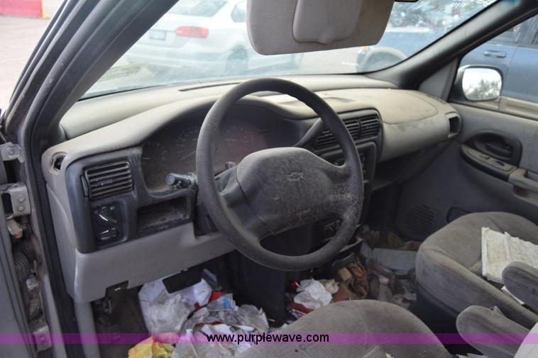 image for item K4928 2004 Chevrolet Venture van