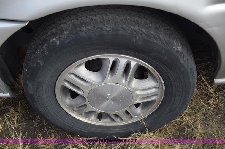 image for item K4928 2004 Chevrolet Venture van