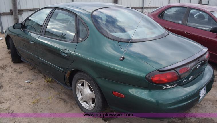 image for item K4929 1999 Ford Taurus SE