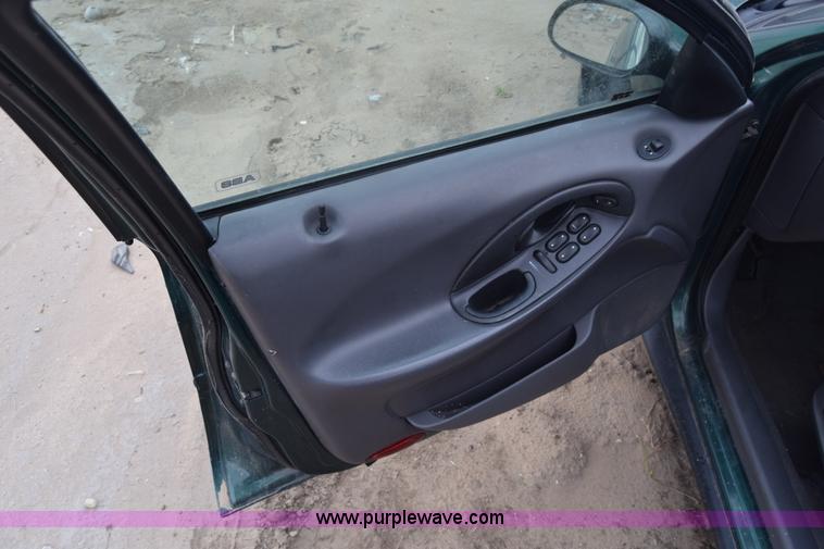 image for item K4929 1999 Ford Taurus SE