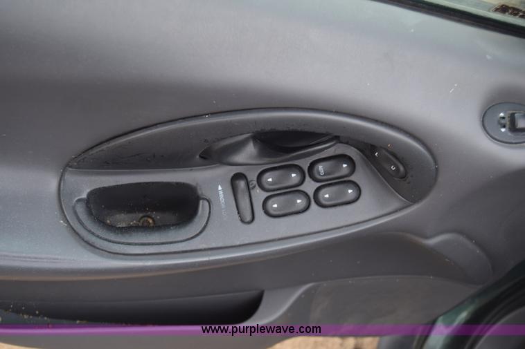 image for item K4929 1999 Ford Taurus SE