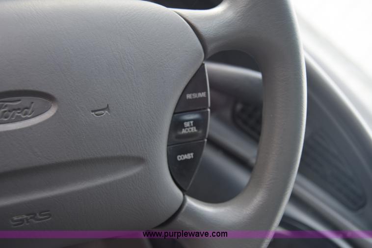 image for item K4929 1999 Ford Taurus SE