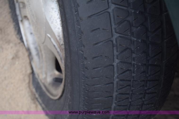 image for item K4929 1999 Ford Taurus SE