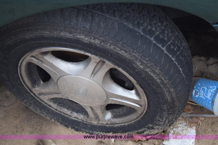 image for item K4929 1999 Ford Taurus SE