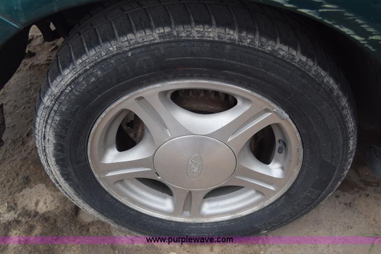 image for item K4929 1999 Ford Taurus SE