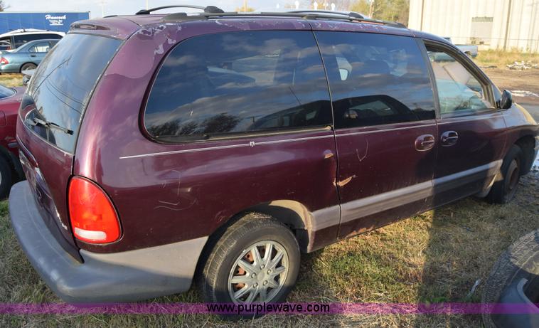 image for item K4933 2000 Dodge Grand Caravan van
