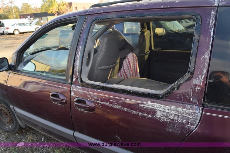 image for item K4933 2000 Dodge Grand Caravan van