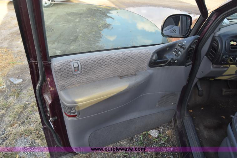image for item K4933 2000 Dodge Grand Caravan van