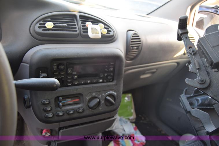 image for item K4933 2000 Dodge Grand Caravan van