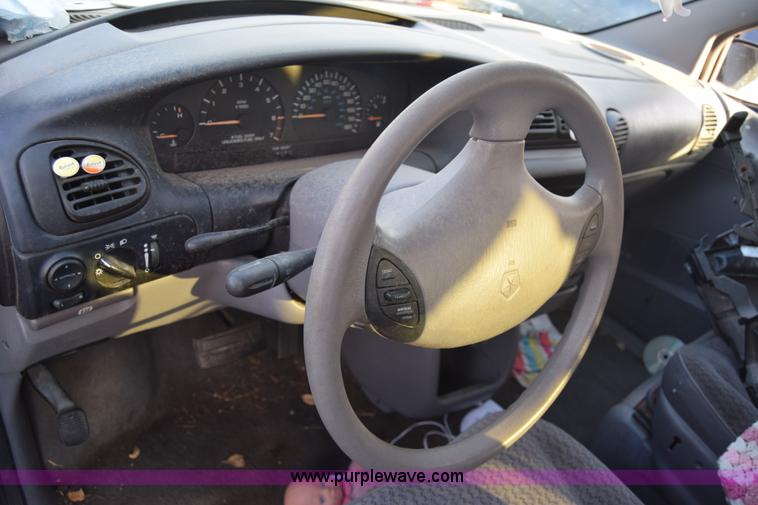 image for item K4933 2000 Dodge Grand Caravan van