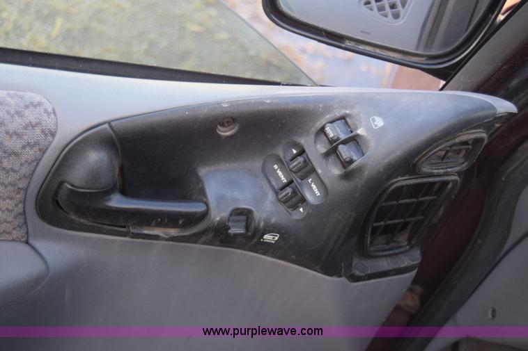 image for item K4933 2000 Dodge Grand Caravan van