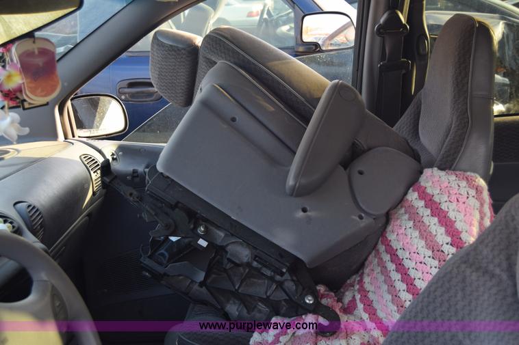 image for item K4933 2000 Dodge Grand Caravan van