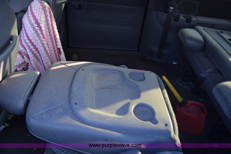 image for item K4933 2000 Dodge Grand Caravan van