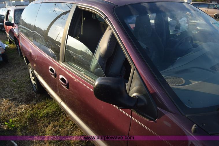 image for item K4933 2000 Dodge Grand Caravan van