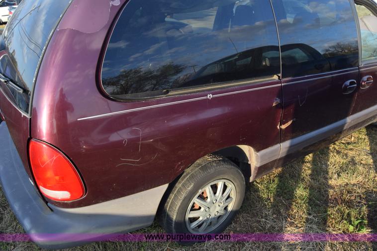 image for item K4933 2000 Dodge Grand Caravan van