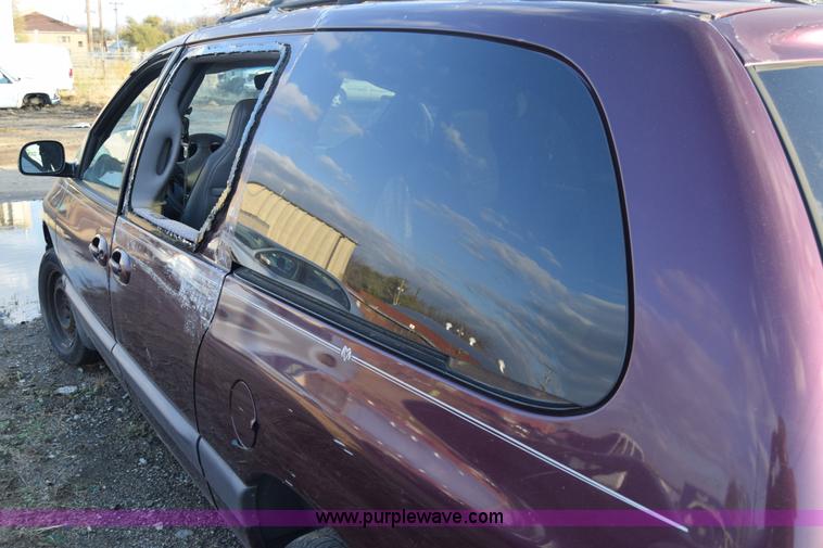 image for item K4933 2000 Dodge Grand Caravan van