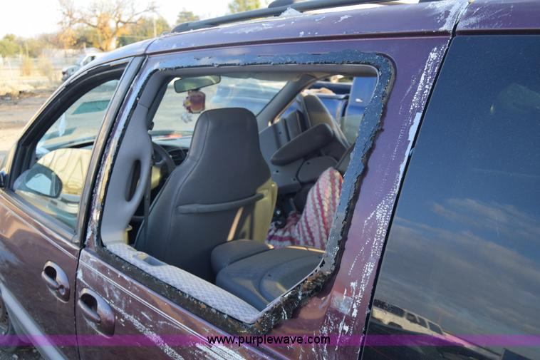 image for item K4933 2000 Dodge Grand Caravan van