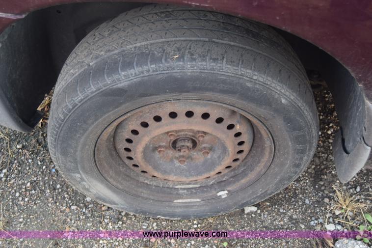 image for item K4933 2000 Dodge Grand Caravan van