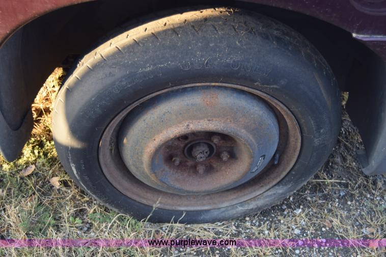 image for item K4933 2000 Dodge Grand Caravan van